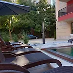 Sunny דירה *